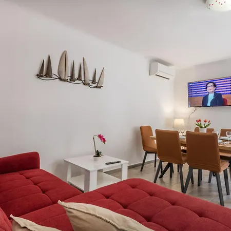 Irena Labin, A Cozy And Charming Near The